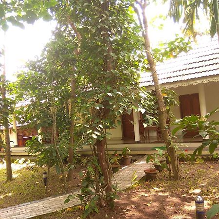 Green Court Cottage Thekkady Eksteriør bilde